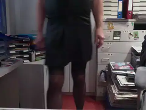 Snapshot of HMStraps01 chatting on 6, 11, 2025 HMStraps01 online show from 6, 11, 2025