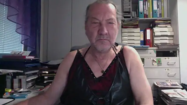 Snapshot of HMStraps01 chatting on 2, 12, 2025 HMStraps01 online show from 2, 12, 2025