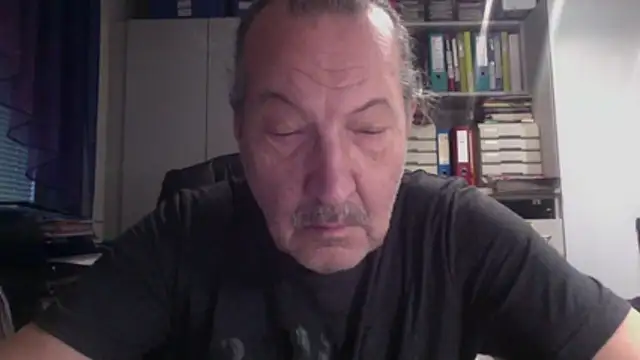 Snapshot of HMStraps01 chatting on 17, 12, 2025 HMStraps01 online show from 17, 12, 2025