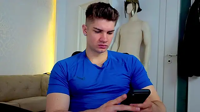 MaxKaiden online show from 5, 5, 2026