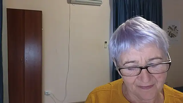 Sandra Snowflake online show from 9, 11, 2025