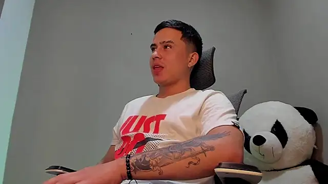 Snapshot of mattiwsmorris_ chatting on 20, 10, 2025 mattiwsmorris  online show from 20, 10, 2025