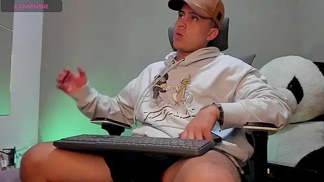 Snapshot of mattiwsmorris_ chatting on 23, 10, 2025 mattiwsmorris  online show from 23, 10, 2025