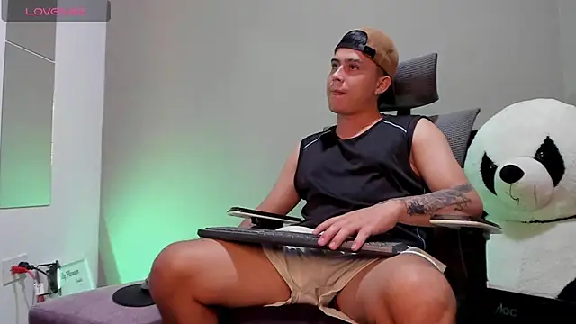 Snapshot of mattiwsmorris_ chatting on 24, 10, 2025 mattiwsmorris  online show from 24, 10, 2025