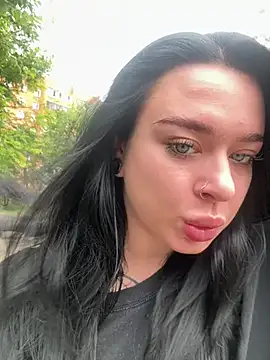 AlishaPrettyBlade online show from 8, 8, 2026