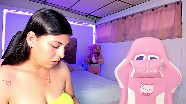Cristal Smith20 online show from 18, 6, 2026