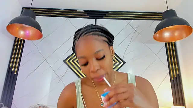 Snapshot of EmilyDiaaz chatting on 17, 10, 2025 EmilyDiaaz online show from 17, 10, 2025