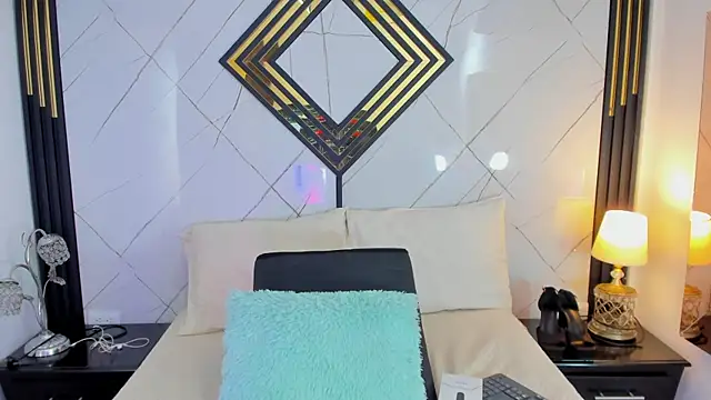 Snapshot of EmilyDiaaz chatting on 15, 11, 2025 EmilyDiaaz online show from 15, 11, 2025