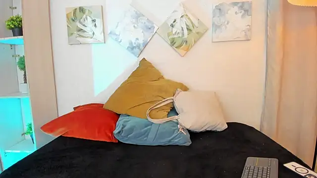 Snapshot of iiangel_ chatting on 6, 11, 2025 iiangel online show from 6, 11, 2025