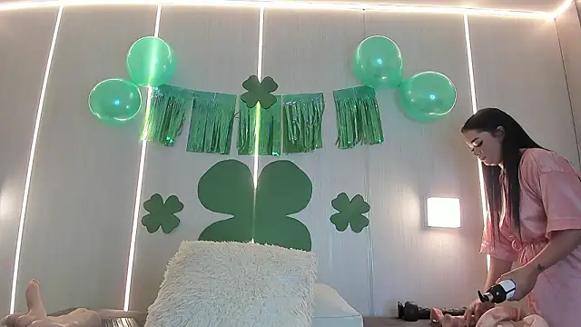 sasha riverss online show from 17, 3, 2026