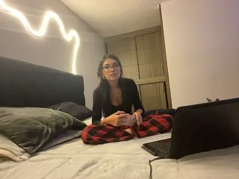 Snapshot of DesireLuxe chatting on 27, 9, 2025 DesireLuxe online show from 27, 9, 2025