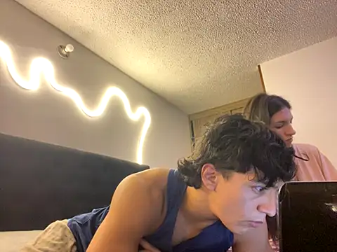 Snapshot of DesireLuxe chatting on 10, 10, 2025 DesireLuxe online show from 10, 10, 2025