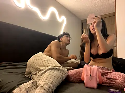 Snapshot of DesireLuxe chatting on 12, 10, 2025 DesireLuxe online show from 12, 10, 2025