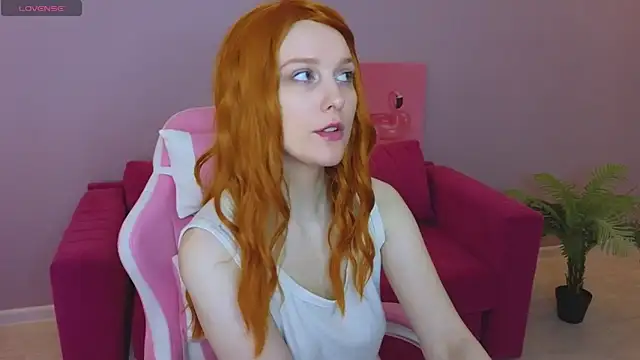 Snapshot of KristinMoore chatting on 11, 3, 2025 KristinMoore online show from 11, 3, 2025