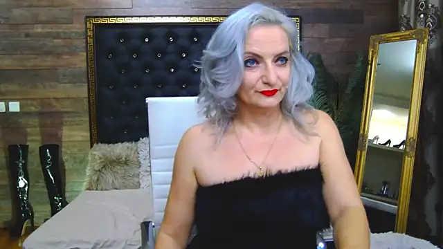 Snapshot of LadyTouch chatting on 4, 2, 2025 LadyTouch online show from 4, 2, 2025