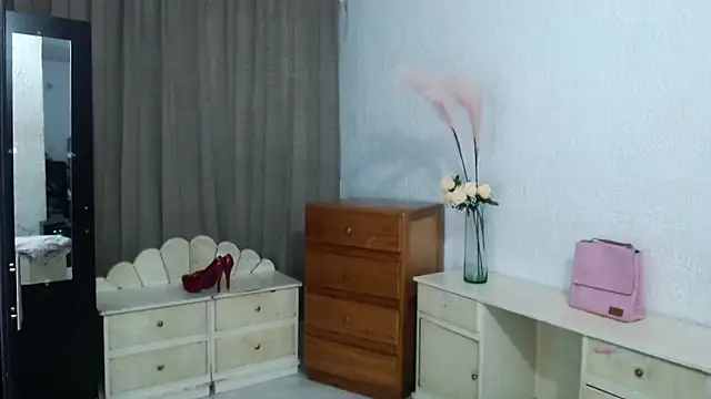 EngelCristaly online show from 8, 10, 2025