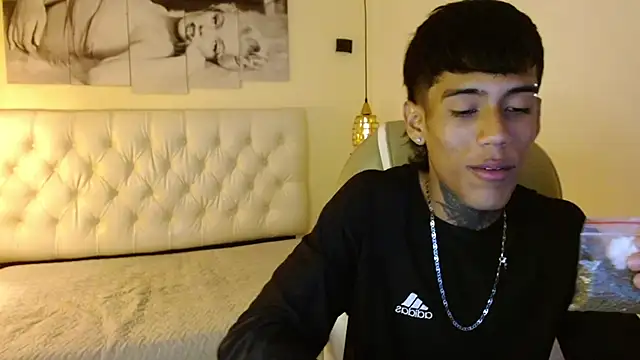 Snapshot of RyanKing19 chatting on 19, 2, 2025 RyanKing19 online show from 19, 2, 2025