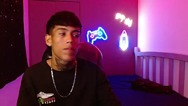 Snapshot of RyanKing19 chatting on 23, 2, 2025 RyanKing19 online show from 23, 2, 2025