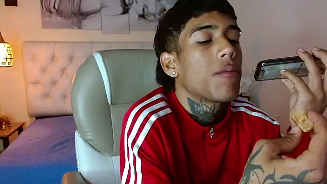 Snapshot of RyanKing19 chatting on 24, 2, 2025 RyanKing19 online show from 24, 2, 2025