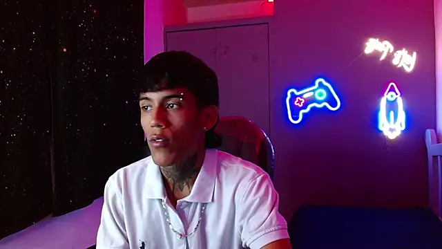 Snapshot of RyanKing19 chatting on 27, 2, 2025 RyanKing19 online show from 27, 2, 2025