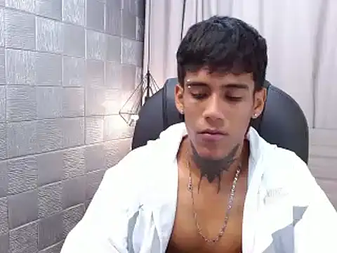 Snapshot of RyanKing19 chatting on 28, 2, 2025 RyanKing19 online show from 28, 2, 2025