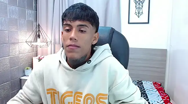 Snapshot of RyanKing19 chatting on 5, 3, 2025 RyanKing19 online show from 5, 3, 2025