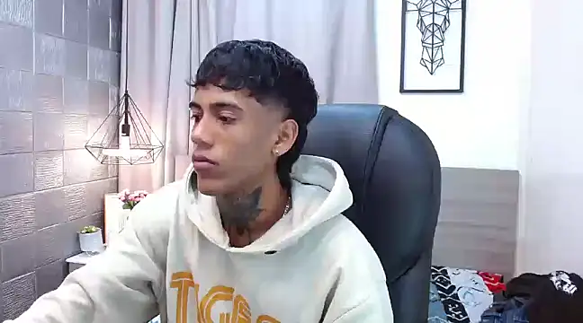 Snapshot of RyanKing19 chatting on 5, 3, 2025 RyanKing19 online show from 5, 3, 2025