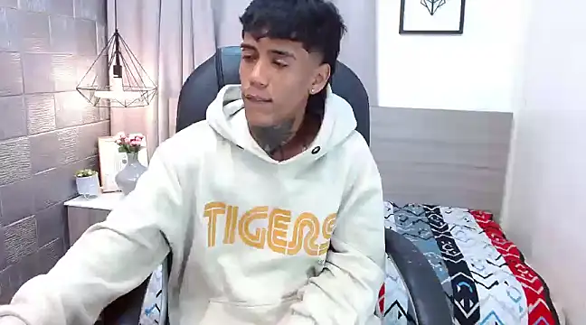 Snapshot of RyanKing19 chatting on 5, 3, 2025 RyanKing19 online show from 5, 3, 2025