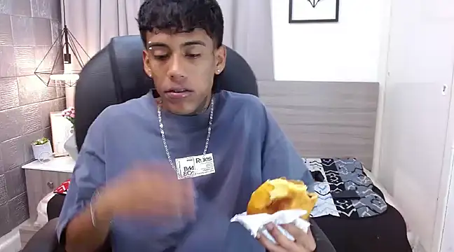 Snapshot of RyanKing19 chatting on 11, 3, 2025 RyanKing19 online show from 11, 3, 2025