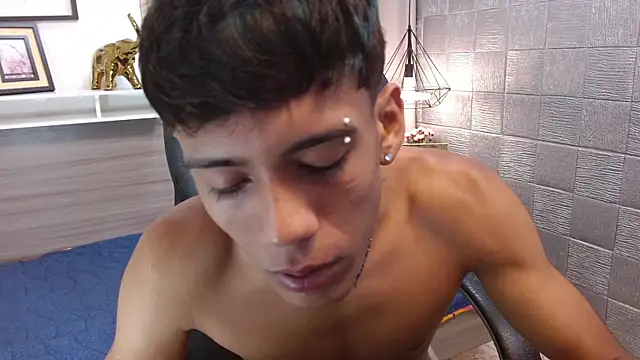 Snapshot of RyanKing19 chatting on 5, 10, 2025 RyanKing19 online show from 5, 10, 2025