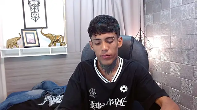 Snapshot of RyanKing19 chatting on 7, 10, 2025 RyanKing19 online show from 7, 10, 2025