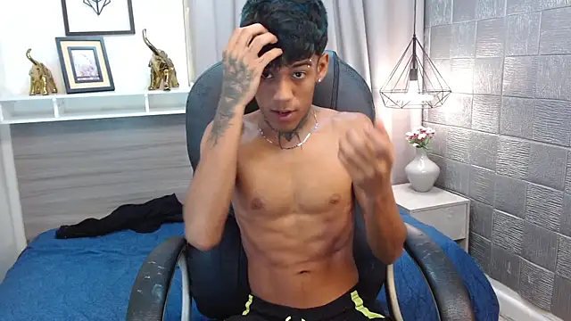 Snapshot of RyanKing19 chatting on 9, 10, 2025 RyanKing19 online show from 9, 10, 2025