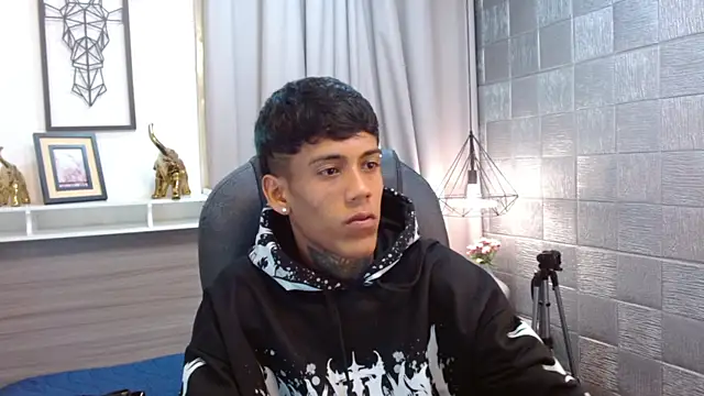 Snapshot of RyanKing19 chatting on 10, 10, 2025 RyanKing19 online show from 10, 10, 2025