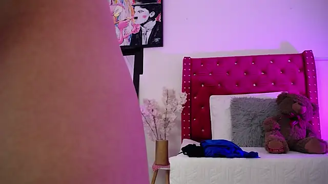 ValeAmayaa online show from 6, 3, 2025