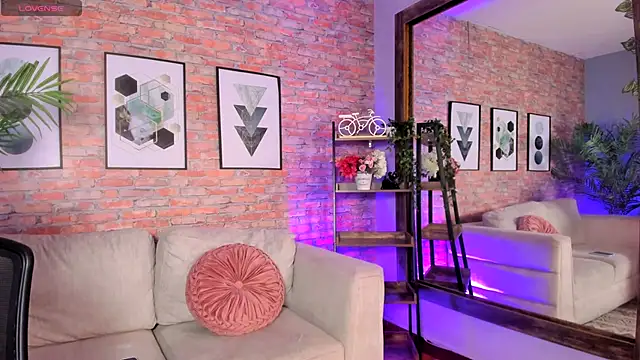 Snapshot of Lucia_Brown_ chatting on 6, 10, 2025 Lucia Brown  online show from 6, 10, 2025