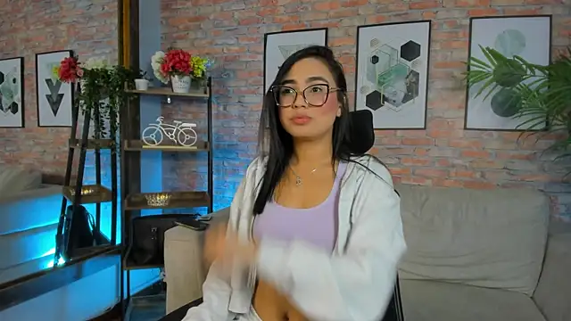 Snapshot of Lucia_Brown_ chatting on 17, 10, 2025 Lucia Brown  online show from 17, 10, 2025