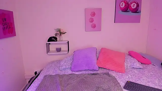 Selene bennet online show from 12, 2, 2026