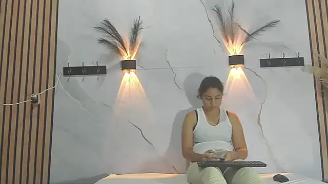 ElizaAndQuisha online show from 18, 9, 2025