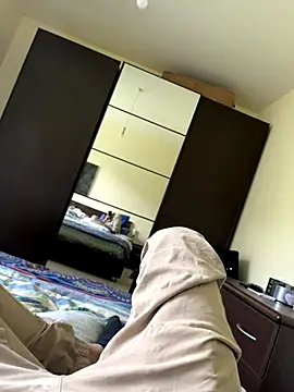 Snapshot of mikekmi21 chatting on 15, 12, 2025 mikekmi21 online show from 15, 12, 2025