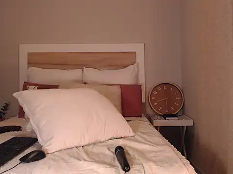 Bee Bella1 online show from 14, 9, 2025