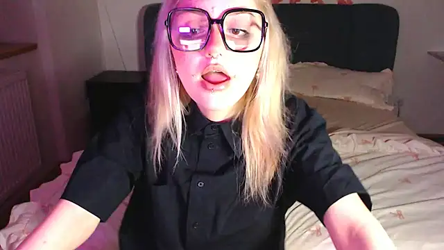 Snapshot of KimiSakura chatting on 7, 4, 2026 KimiSakura online show from 7, 4, 2026