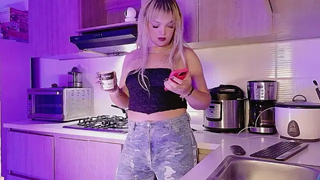ScarletThompsonx online show from 30, 4, 2026