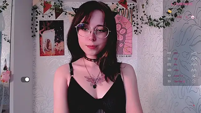 Snapshot of _miraclecattt_ chatting on 8, 11, 2025 miraclecattt online show from 8, 11, 2025