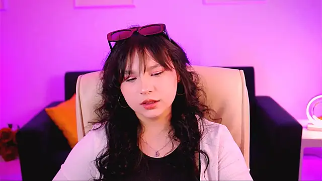 Snapshot of HanaWise chatting on 10, 3, 2025 HanaWise online show from 10, 3, 2025