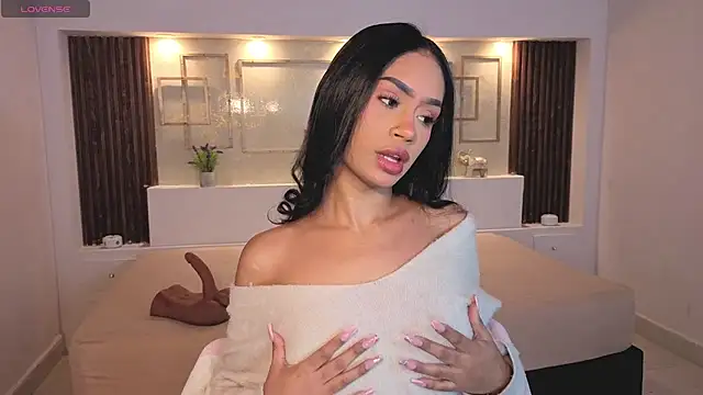 Snapshot of ChloeMoon9 chatting on 17, 10, 2025 ChloeMoon9 online show from 17, 10, 2025