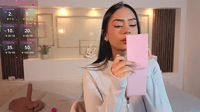 Snapshot of ChloeMoon9 chatting on 8, 11, 2025 ChloeMoon9 online show from 8, 11, 2025