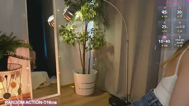 Snapshot of luna_joy_ chatting on 18, 4, 2026 luna joy online show from 18, 4, 2026