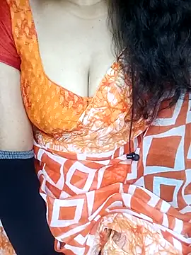 Snapshot of geetha_telugu_kan277 chatting on 5, 3, 2025 geetha telugu kan277 online show from 5, 3, 2025