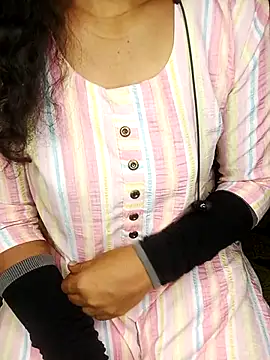 Snapshot of geetha_telugu_kan277 chatting on 9, 3, 2025 geetha telugu kan277 online show from 9, 3, 2025