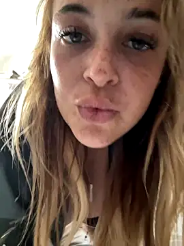 Snapshot of Busty-smiley-miley chatting on 19, 9, 2025 Busty-smiley-miley online show from 19, 9, 2025